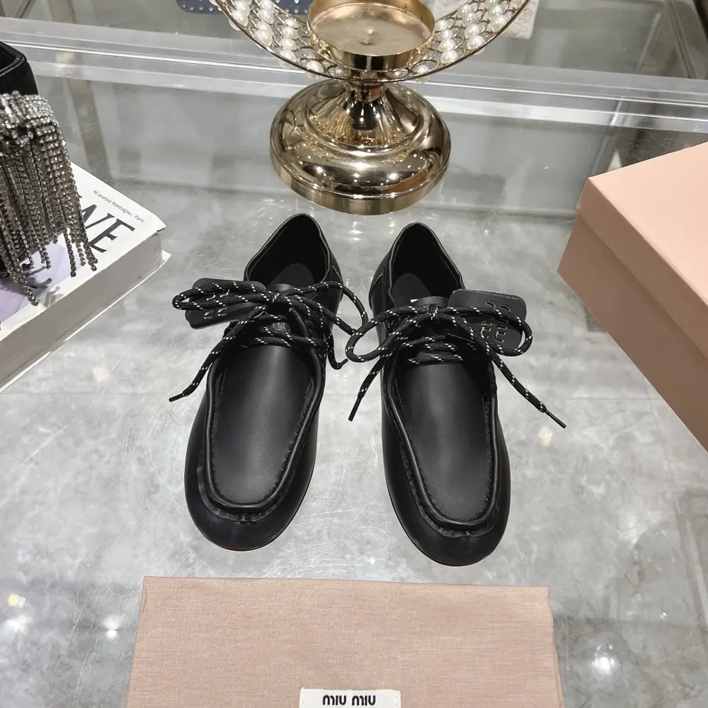 Miu Miu Miu new British style lace-up white shoes casual shoes