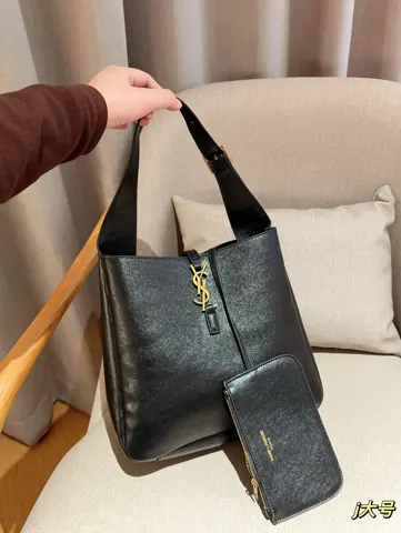 Yves Saint Laurent Hobo