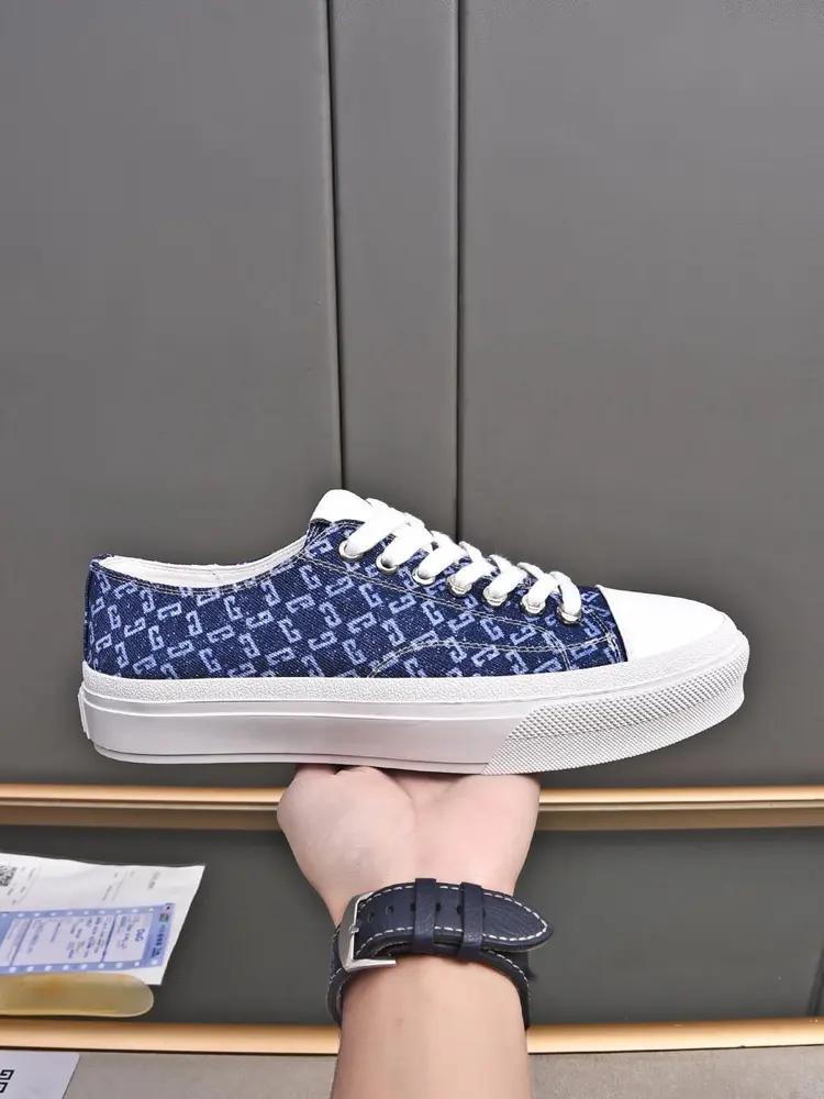 Givenchy low-top sneakers