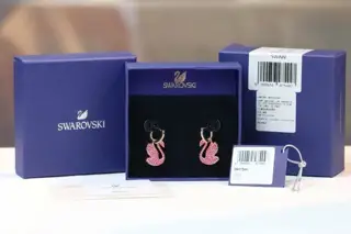 Swarovski new pink diamond swan necklace and earrings