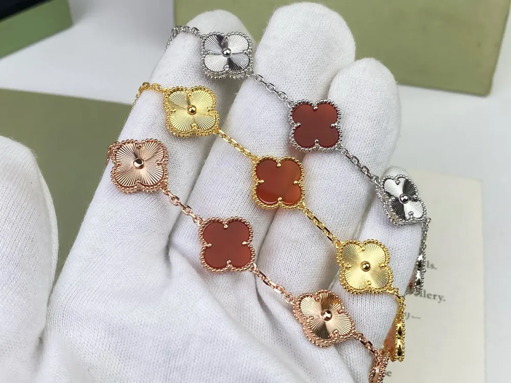 Van Cleef & Arpels Four-leaf Clover Five-flower Bracelet