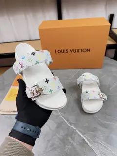 Louis Vuitton slippers Adjustable belt buckle design Full of beach style Original mold LV
