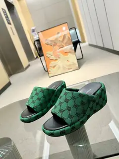 Balenci*ga Balenciaga 2024 summer new thick-soled wedge slippers. Invincible