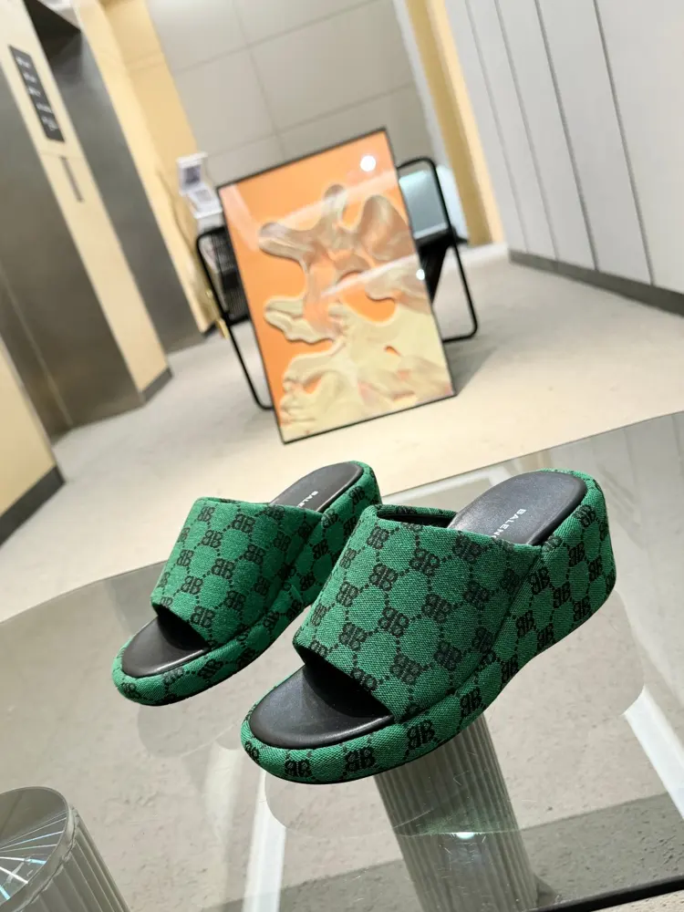 Balenci*ga Balenciaga 2024 summer new thick-soled wedge slippers. Invincible