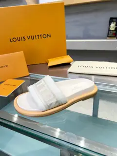 Louis Vuitton casual slippers~