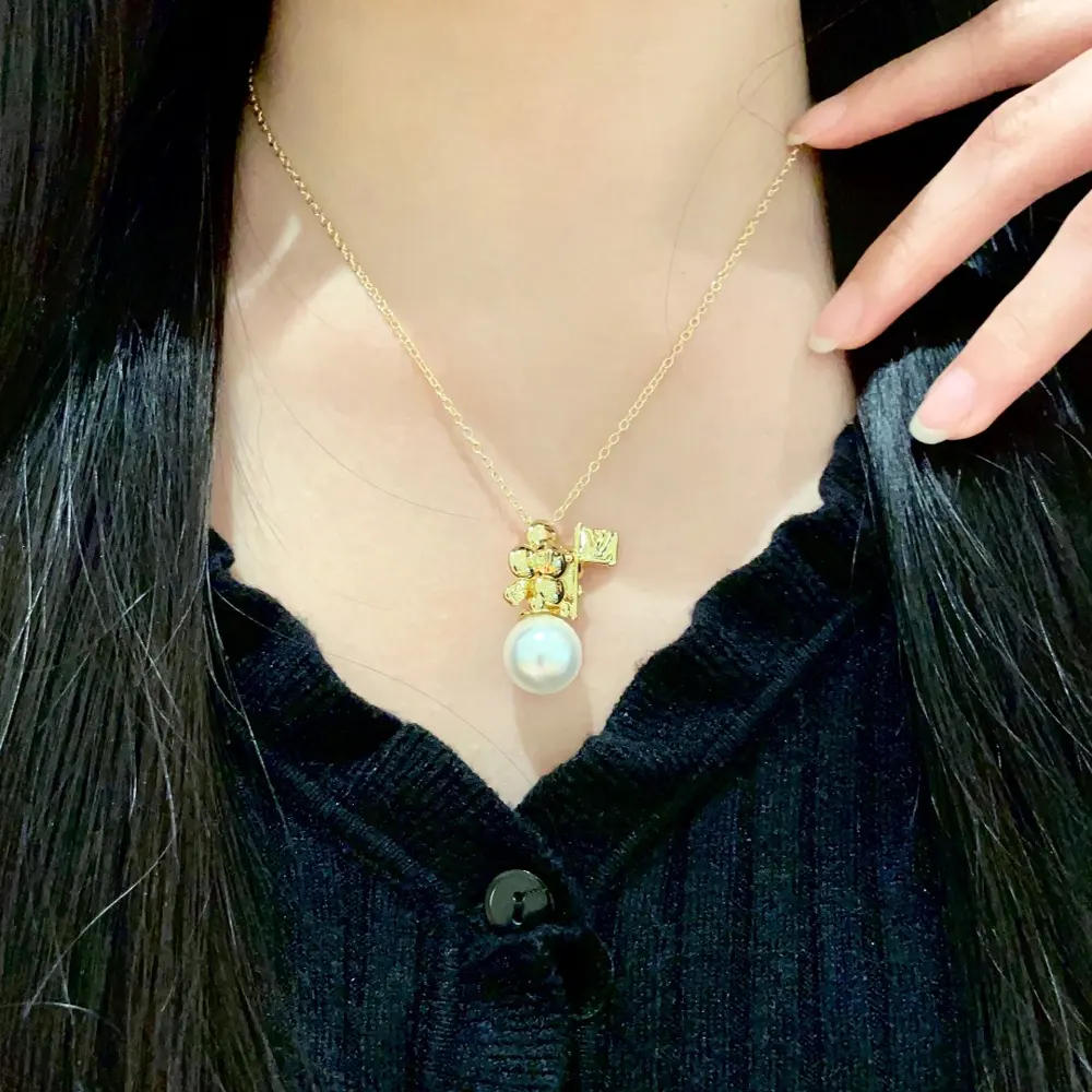 Louis Vuitton classic floral design double flower necklace