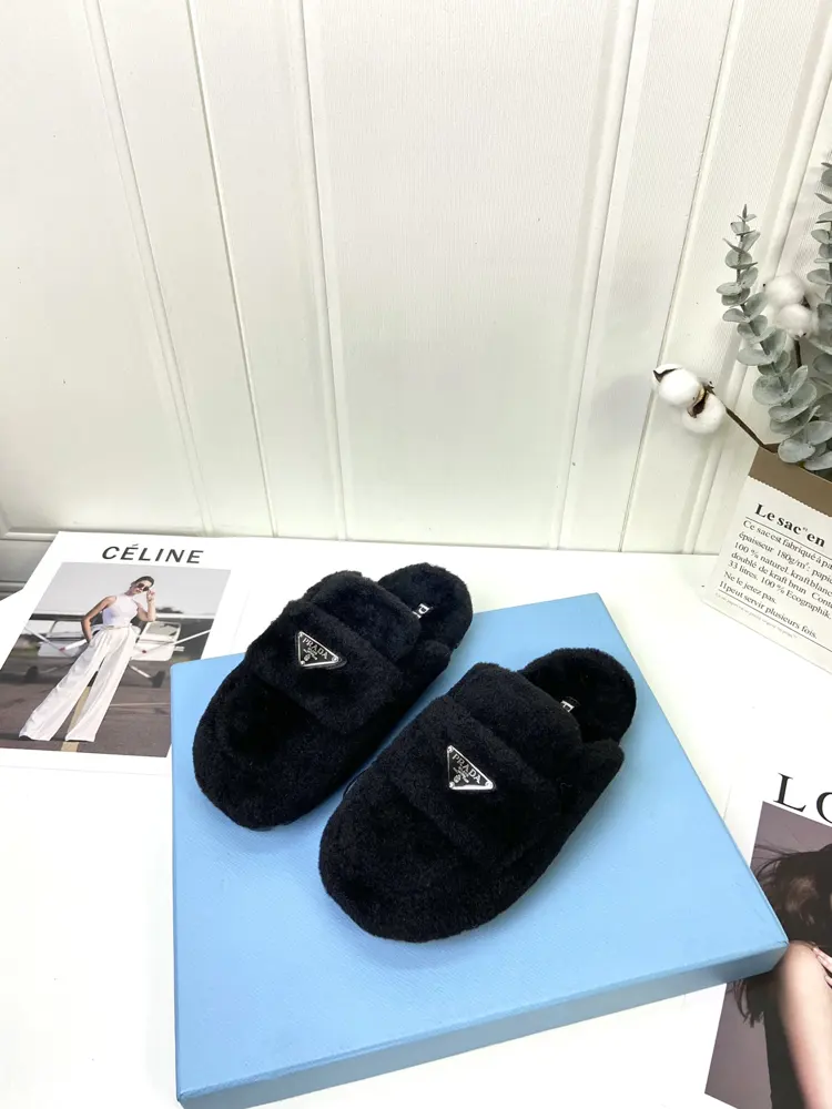 Prada Autumn and Winter Furry Slippers Series