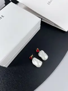 celine enamel heart irregular pearl earrings