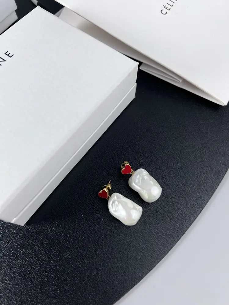 celine enamel heart irregular pearl earrings