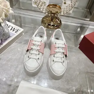 Roger Vivier casual white shoes are comfortable and versatile. Top’s latest Viv’Skate