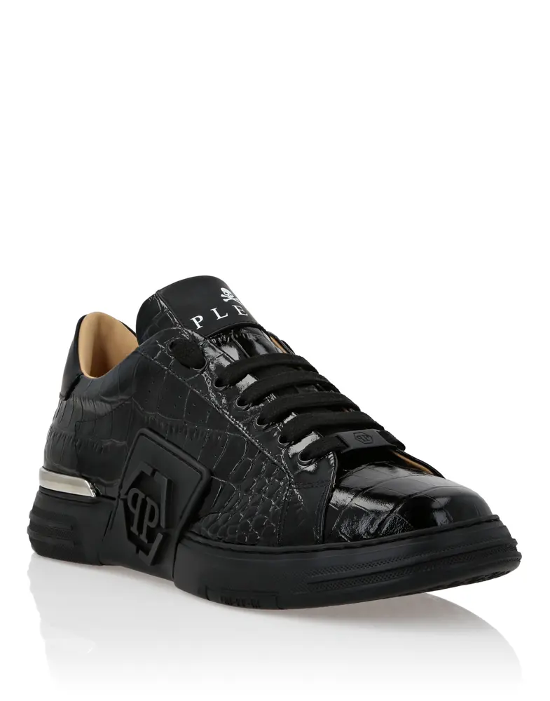 PHILIPP PLEIN elements are used to the fullest