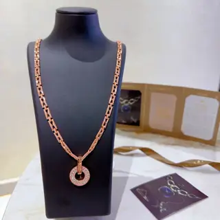 Bvlgari DIVAS’ DREAM series is in perfect condition and has invincible details. The unique