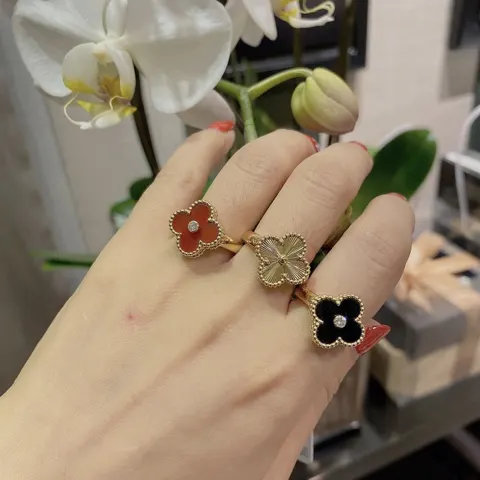 Van Cleef & Arpels Malachite Red