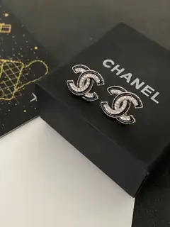 Chanel second-hand earrings