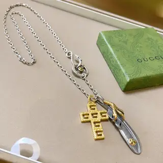 The latest Gucci necklace with a higher-end chain. The same style as the stars. Anger