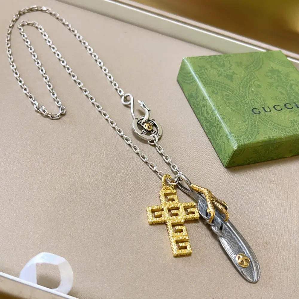 The latest Gucci necklace with a higher-end chain. The same style as the stars. Anger