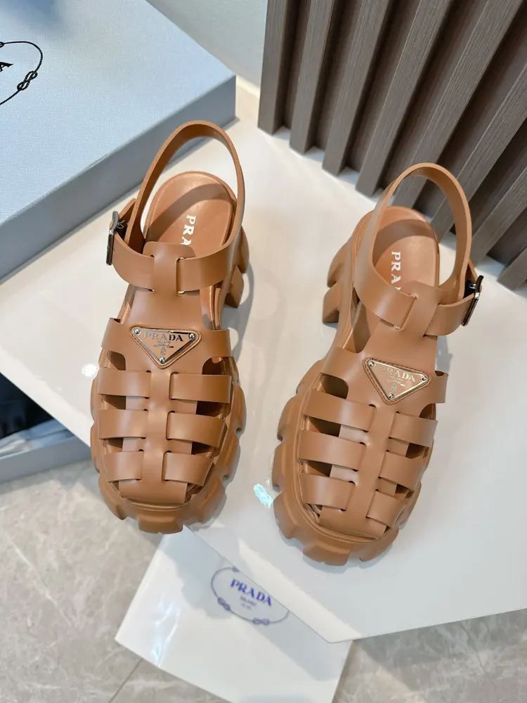 Prada is super popular. Prada’s latest spring and summer 2023 sawtooth Roman braided