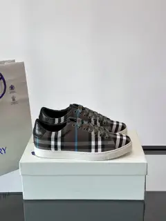 Burberry men’s classic low-top sneakers