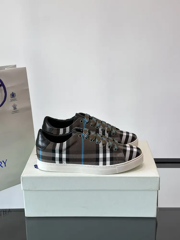 Burberry men’s classic low-top sneakers