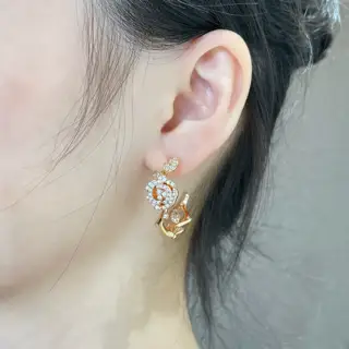 V-gold plated Dior Rose Earrings