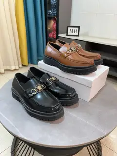 Versace casual slip-on style The upper