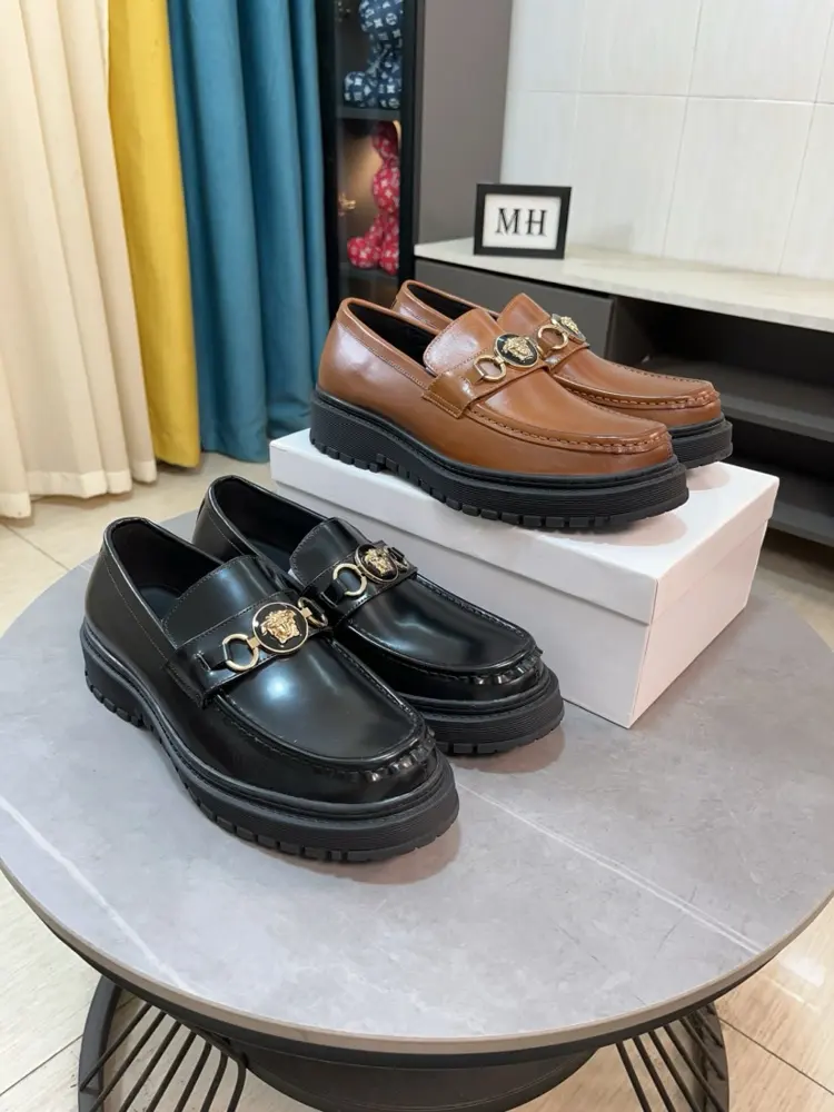 Versace casual slip-on style The upper
