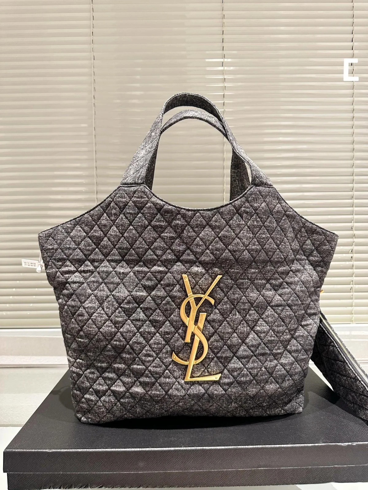 Yves Saint Laurent Tote