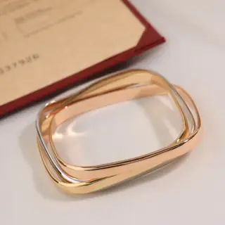 Cartier square ring original three-ring three-color bracelet is the most classic and