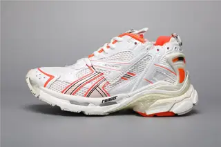 Balenciaga Runner shows the designer Demna’s sports shoe style through details such as