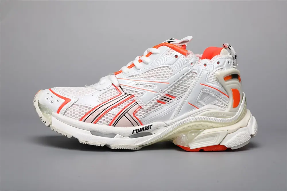 Balenciaga Runner shows the designer Demna’s sports shoe style through details such as