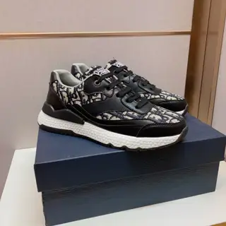 Dior sports casual shoes. The upper