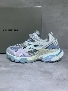 Balenciaga Track 4.0 Balenciaga 4th generation Added a new design While continuing the