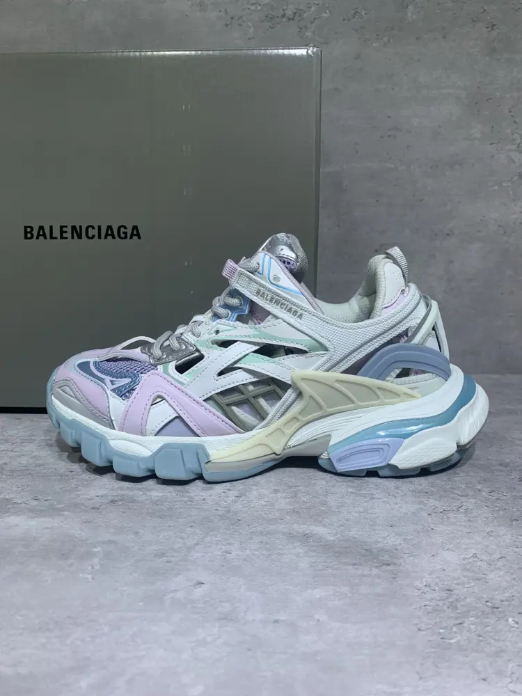 Balenciaga Track 4.0 Balenciaga 4th generation Added a new design While continuing the