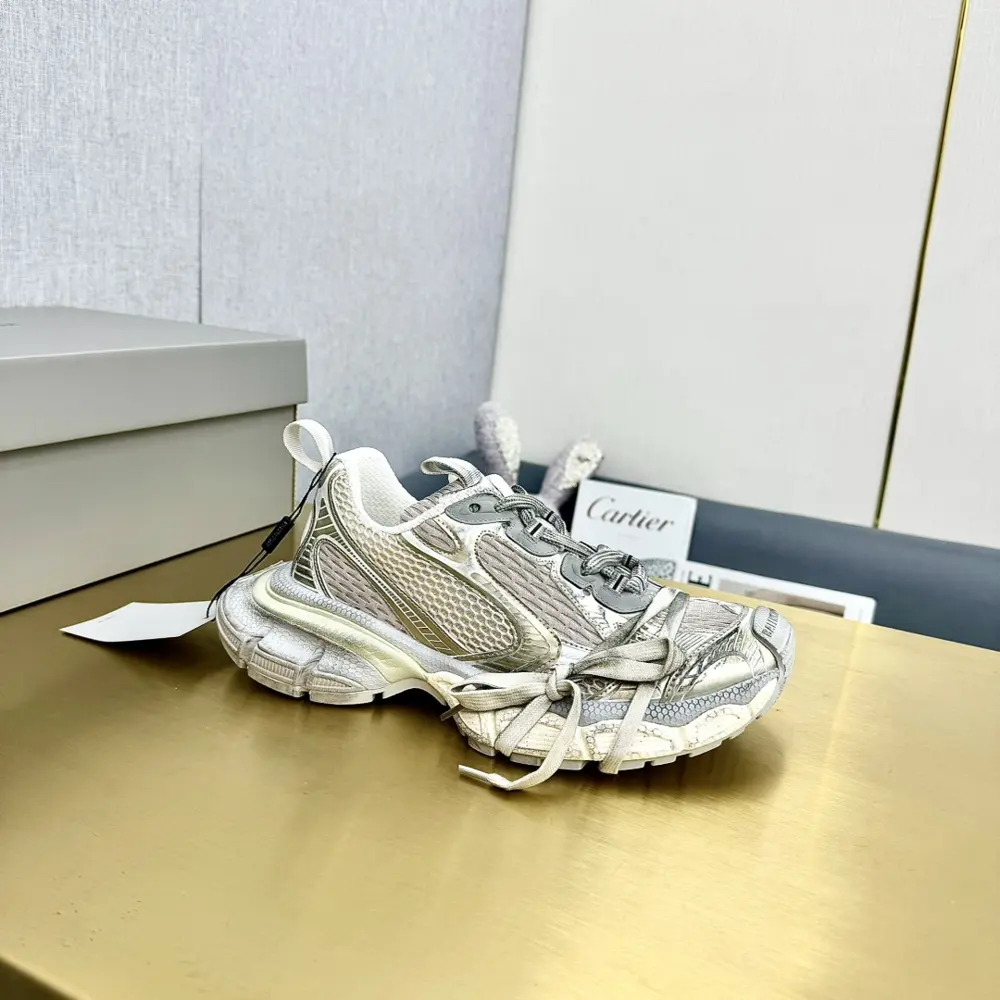Spring/Summer BALENCIAGA Parisian dad shoes Latest models