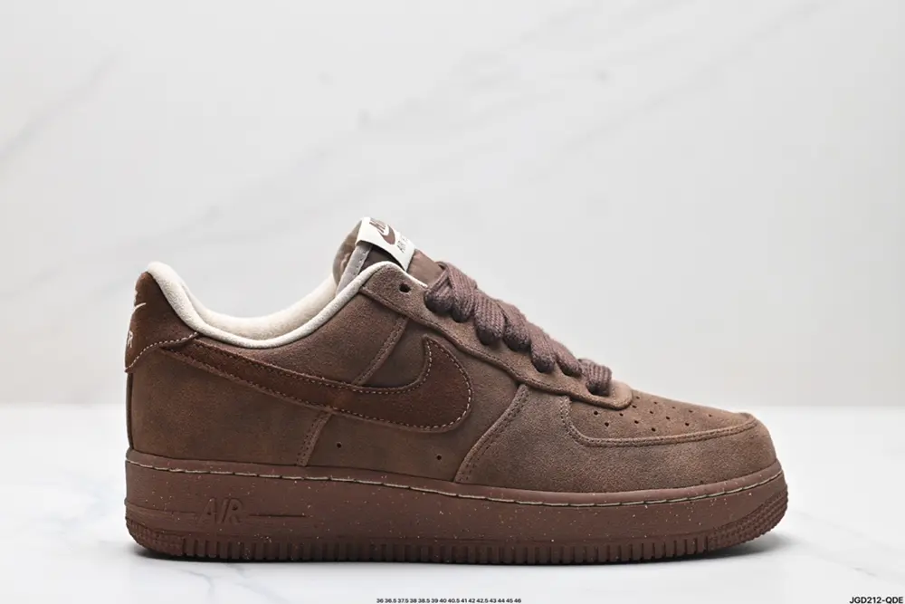 NIKE AIR FORCE 1’07 LV8 Sneakers FQ8713-200