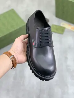 Gucci leather shoes are sold at the same time as the top purchasing men’s counters