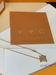 Louis Vuitton classic floral design double flower design pendant