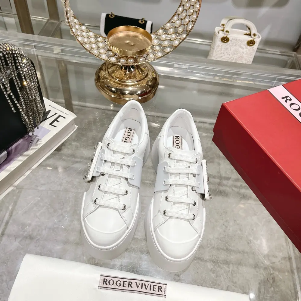Roger Vivier casual white shoes are comfortable and versatile. Top’s latest Viv’Skate