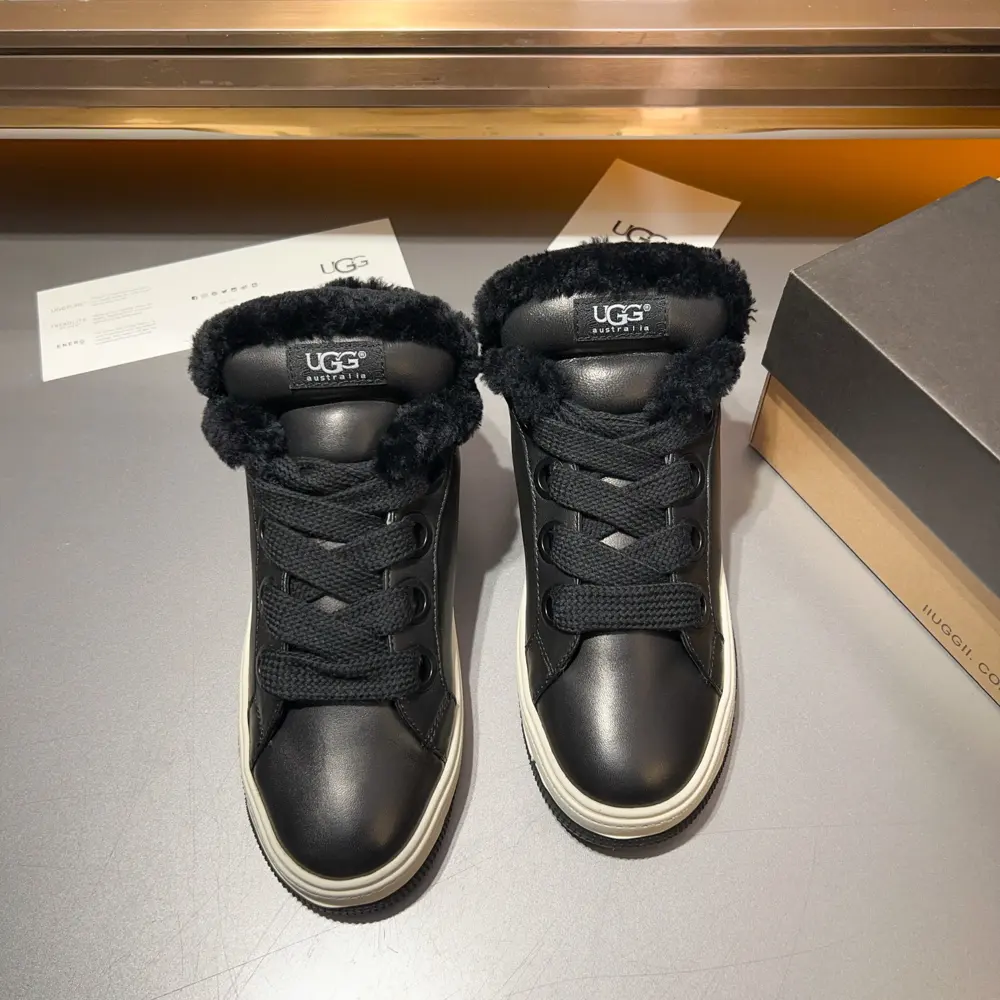 UGG strap series is popular in the global fashion circle. The thick sole of the snow boots
