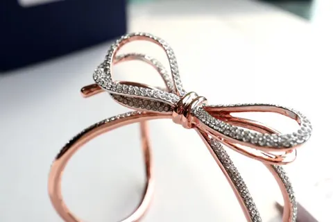 Swarovski Heavy-duty bow bracelet