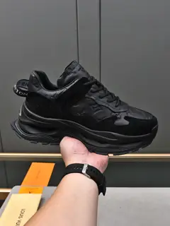 Louis Vuitton sneakers imported materials cowhide water-dyed cow lining special outsole