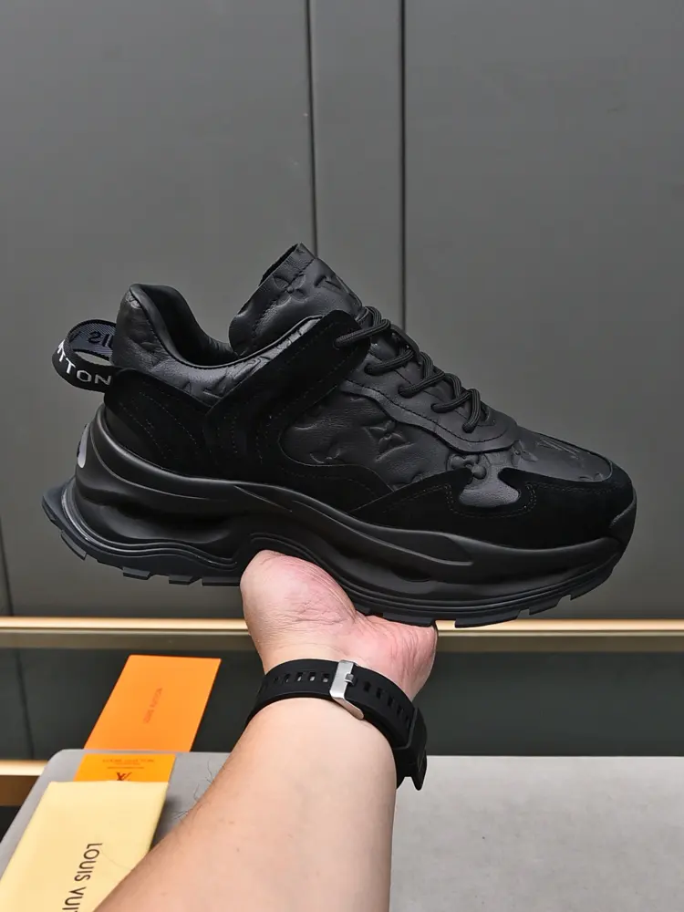 Louis Vuitton sneakers imported materials cowhide water-dyed cow lining special outsole
