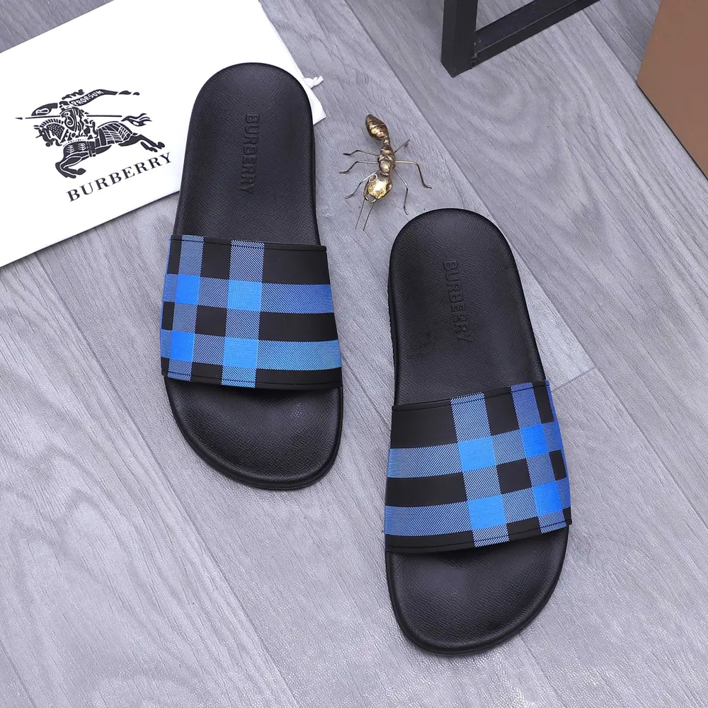 BURBERRY Couple slippers