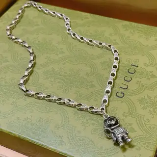 Gucci The latest Gucci necklace with a higher grade chain