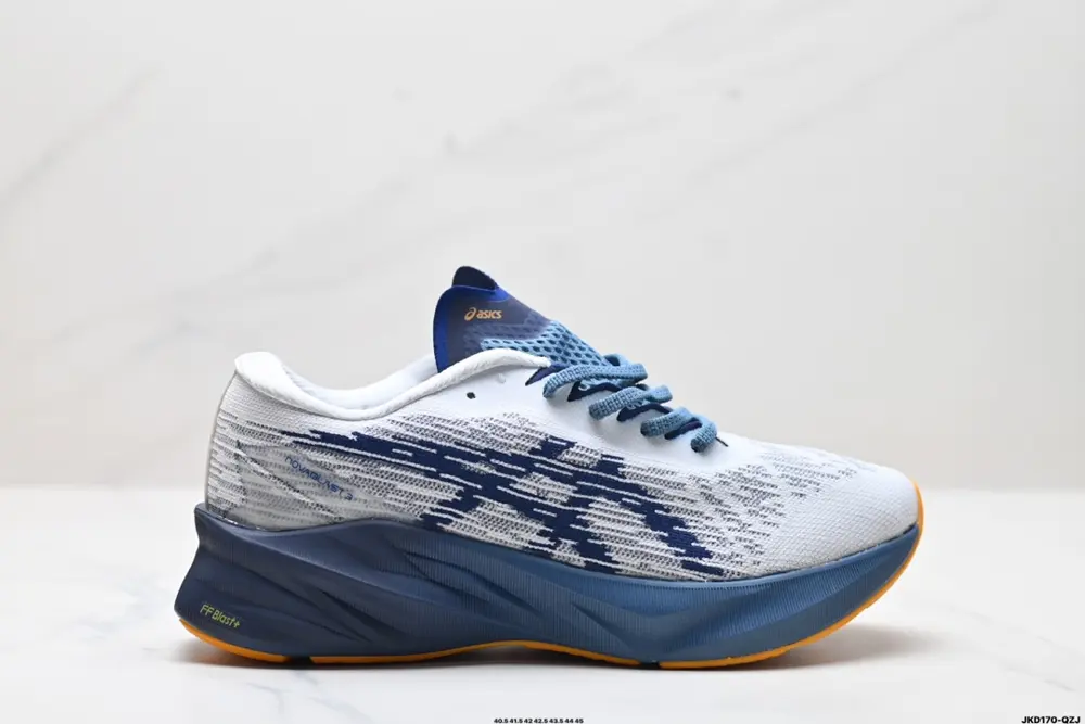 ASICS Novablast 3 Lightweight and comfortable Fabric shock absorption 1011B458-100