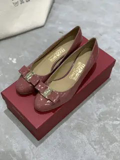 Salvatore Ferragamo Leather buckle