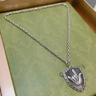 The latest Gucci necklace with a higher-grade chain