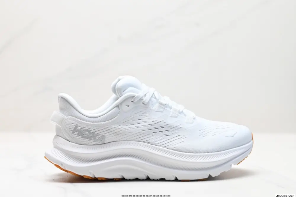 The HOKA brand comes from the Maori language of New Zealand. HOKA means earth 1147930