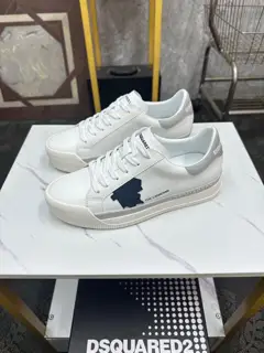 DSQUARED2 casual sports shoes are on sale at the same time in Z cabinet