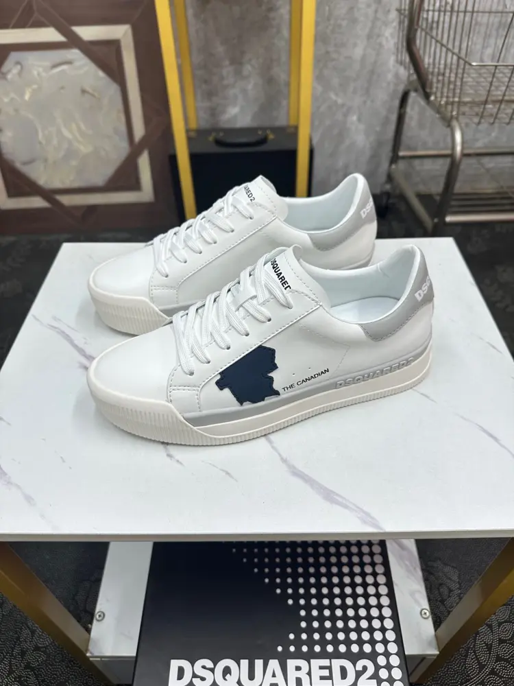 DSQUARED2 casual sports shoes are on sale at the same time in Z cabinet